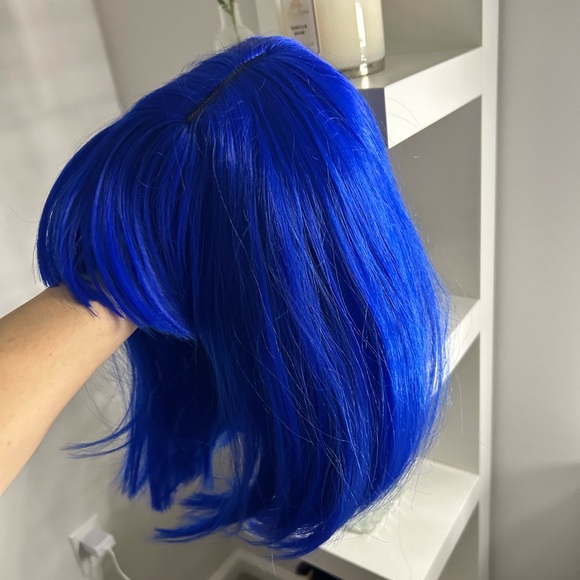 Rosa Star Short Bob Wig with Bangs Straight Synthetic Hair Wigs (Sapphire Blue) - Picture 4 of 6